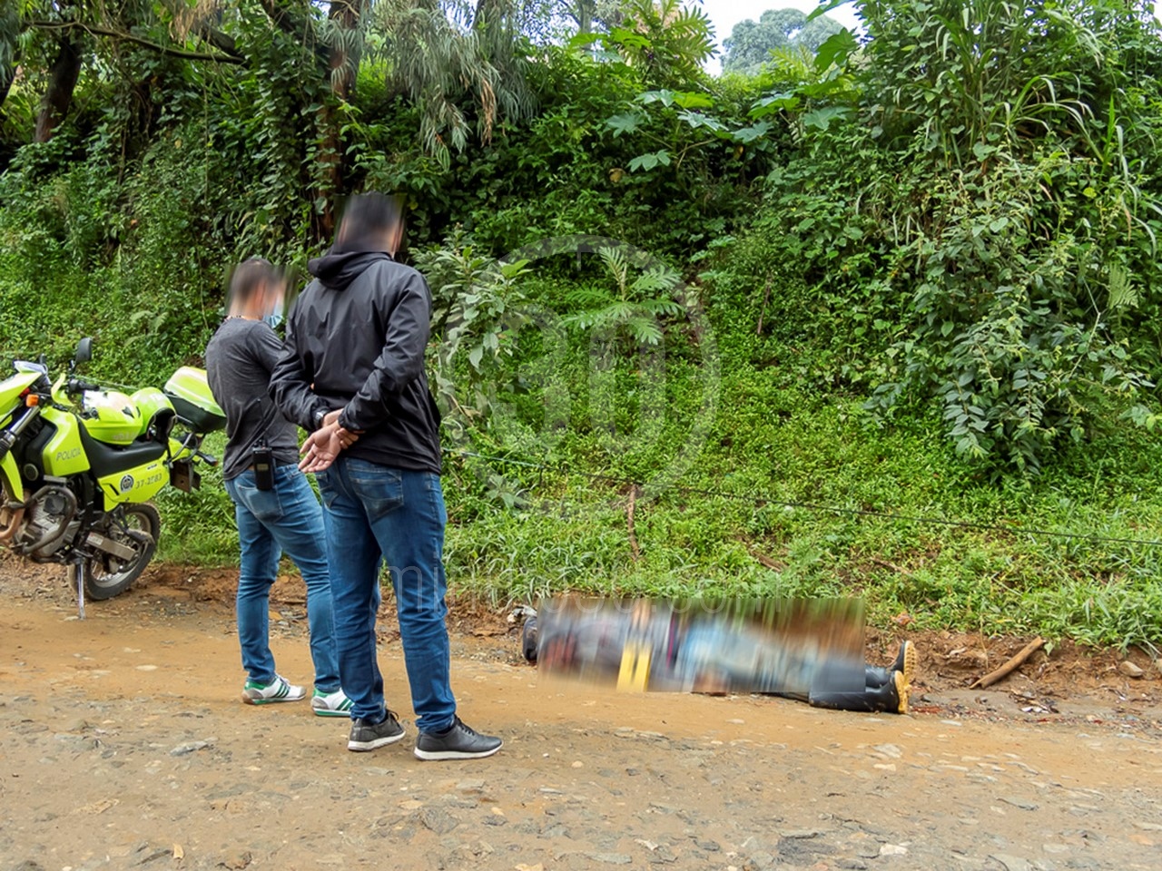 Fotos y video: A bala mataron a un hombre que sería venezolano en la vía antigua a Guarne, por Bello 4 DSCN2586