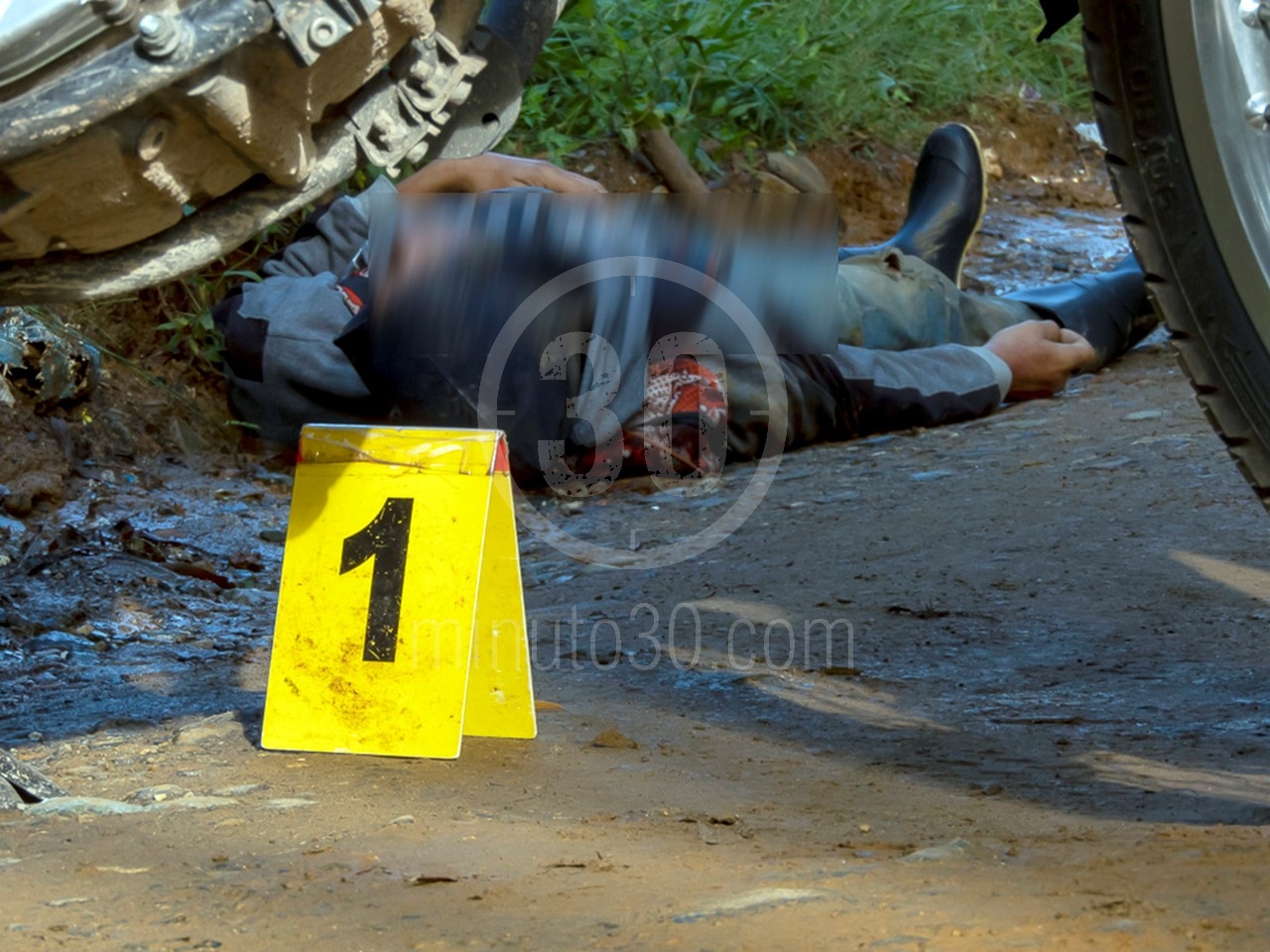 Fotos y video: A bala mataron a un hombre que sería venezolano en la vía antigua a Guarne, por Bello 5 DSCN2590