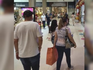 Segundo Día sin IVA: antioqueños adelantaron la compra del 'Estrén' 1 Segundo día sin IVA: antioqueños adelantaron la compra del 'Estrén'