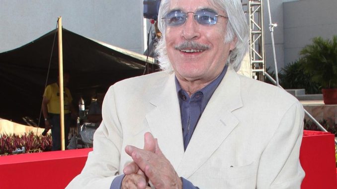 Fotografía del 26 de febrero de 2014, cedida por Photoamc, donde se observa al actor Enrique Rocha durante una alfombra roja en el balneario de Acapulco, estado de Guerrero (México). EFE/Photoamc Enrique Rocha