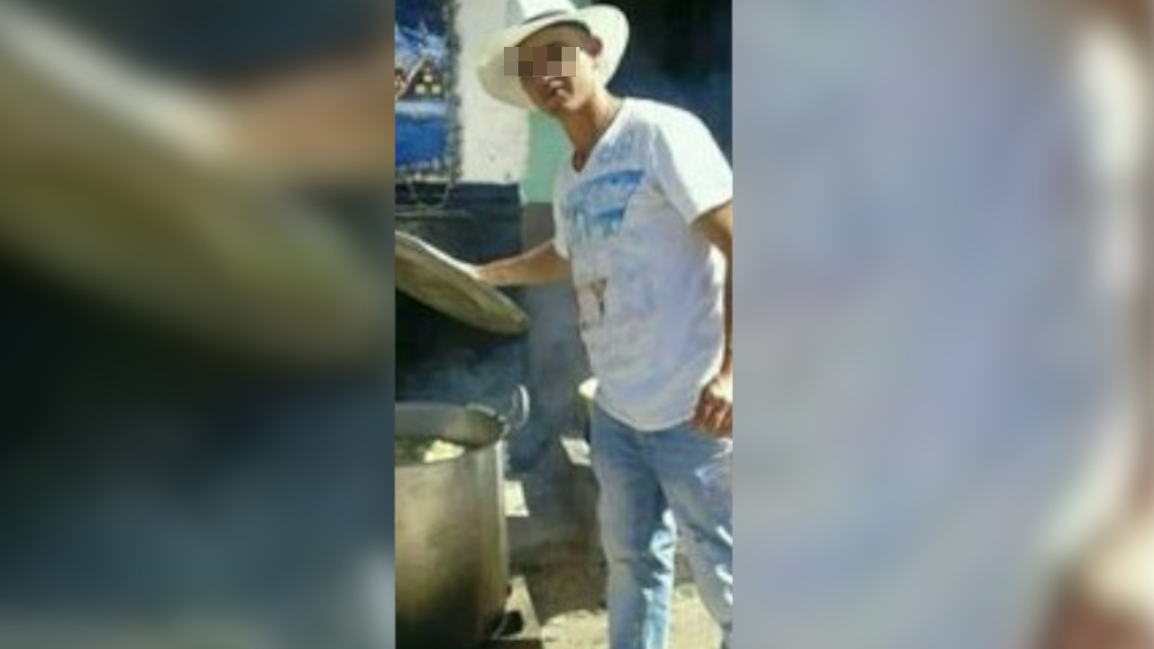 Sicario llegó hasta la puerta de su casa y delante de familiares y amigos le disparó