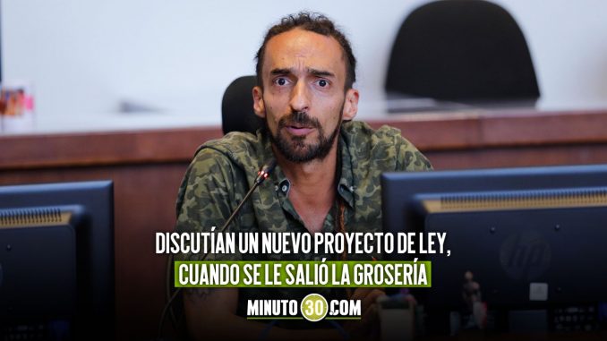 Invitados-expertos-ni-que-hijuep-home-el-desafortunado-madrazo-de-Daniel-Carvalho-en-plena-sesion-del-Concejo Daniel Carvalho