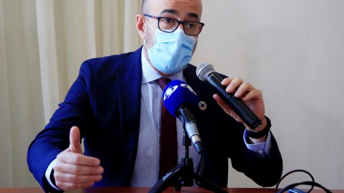 El presidente de la Sociedad Española de Geriatría y Gerontología, José Augusto García, habla durante una rueda de prensa previa a la instalación del XV Congreso Internacional de Envejecimiento y Vejez, en Cartagena (Colombia), este 19 de noviembre del 2021. EFE/ Ricardo Maldonado Rozo envejecimiento saludable