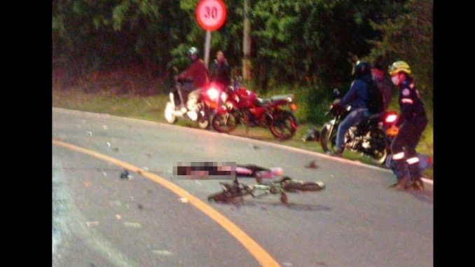 Joven se 'estampó' contra camión mientras hacía 'gravity bike' Joven se 'estampó' contra camión mientras hacía 'gravity bike'