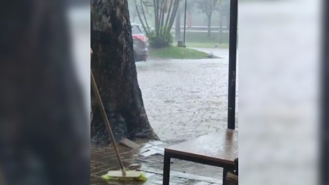 Reportan lluvias intensas en Medellín Reportan lluvias intensas en Medellín