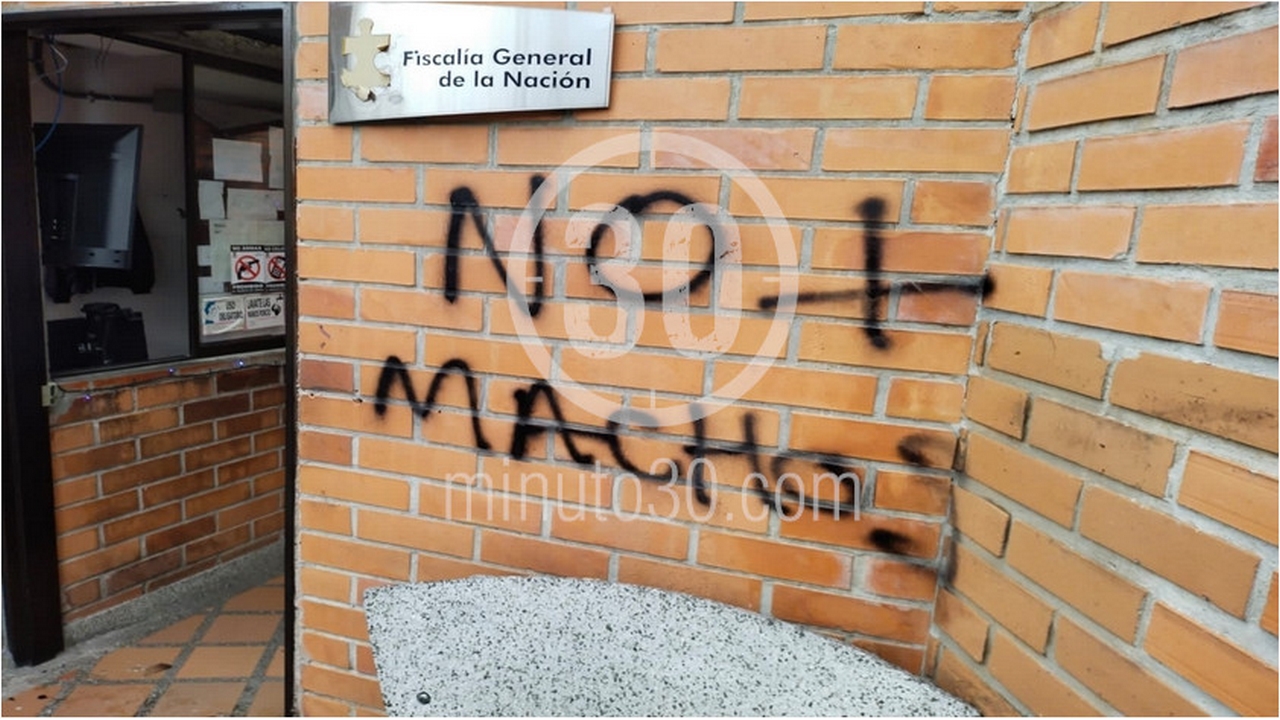 FOTOS: ¡Ya empezaron los daños! Manifestantes atacaron las instalaciones del CAIVAS CTI Medellín 2 Medellín