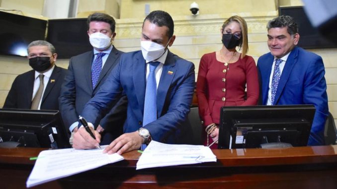 ¡Mano dura para los delincuentes! Radicaron proyecto de ley que busca endurecer sanciones a ladrones y asesinos ¡Mano dura para los delincuentes! Radicaron proyecto de ley que busca endurecer sanciones a ladrones y asesinos