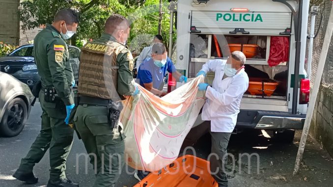 Con una puñalada en el pecho mataron a un hombre en el Tricentenario Con una puñalada en el pecho mataron a un hombre en el Tricentenario