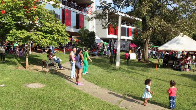Sistema de Bibliotecas de Medellín Sistema de Bibliotecas de Medellín