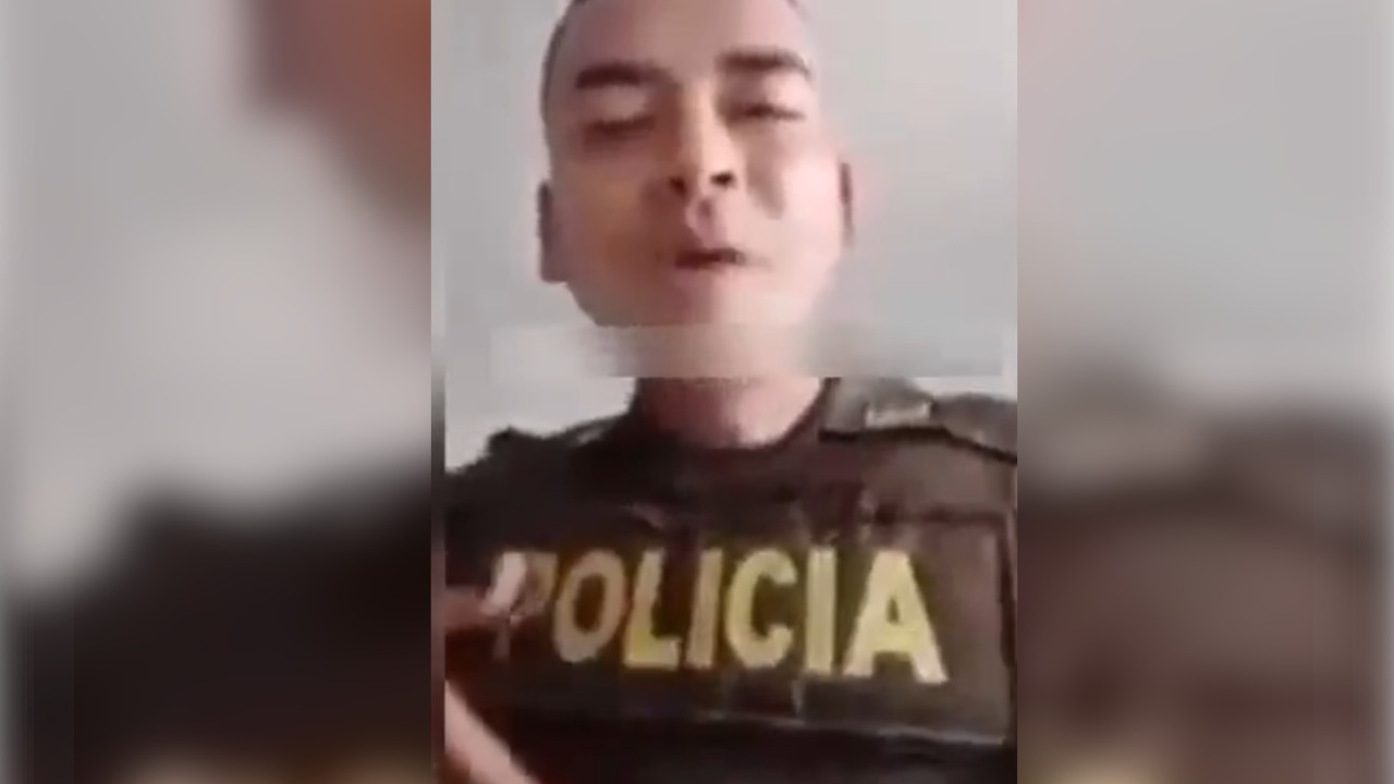 [Video] Un policía le hizo una canción al robo en El Poblado