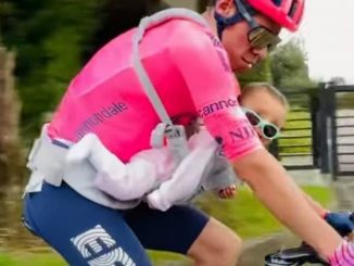 ¡Pilas Rigo! Polémico vídeo del ciclista montando bicicleta con su hija 1 Rigo