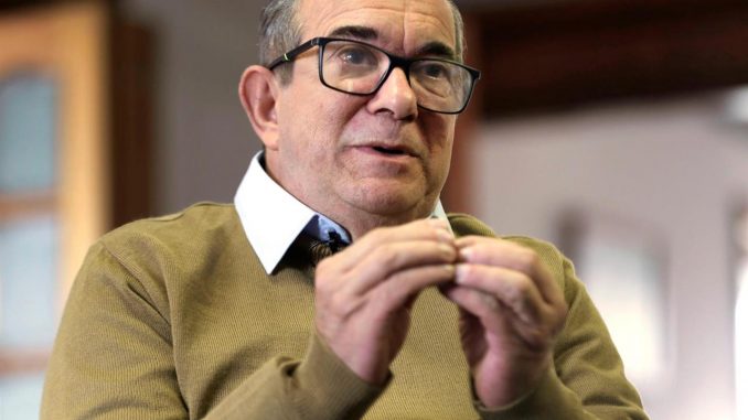El presidente del partido Comunes, Rodrigo Londoño, habla durante entrevista con Efe el 21 de octubre de 2021 en Bogotá (Colombia). EFE/ Carlos Ortega Rodrigo Londoño
