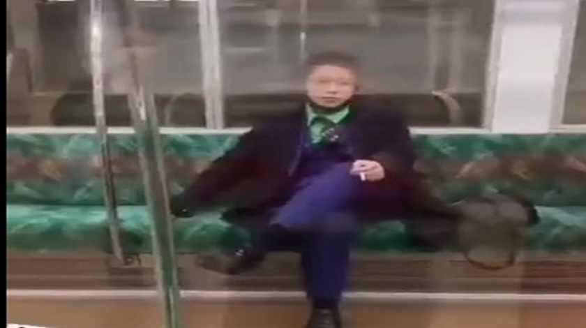 VIDEOS: ¡Qué miedo! Hombre disfrazado de Joker atacó con un cuchillo a pasajeros del metro en Tokyo