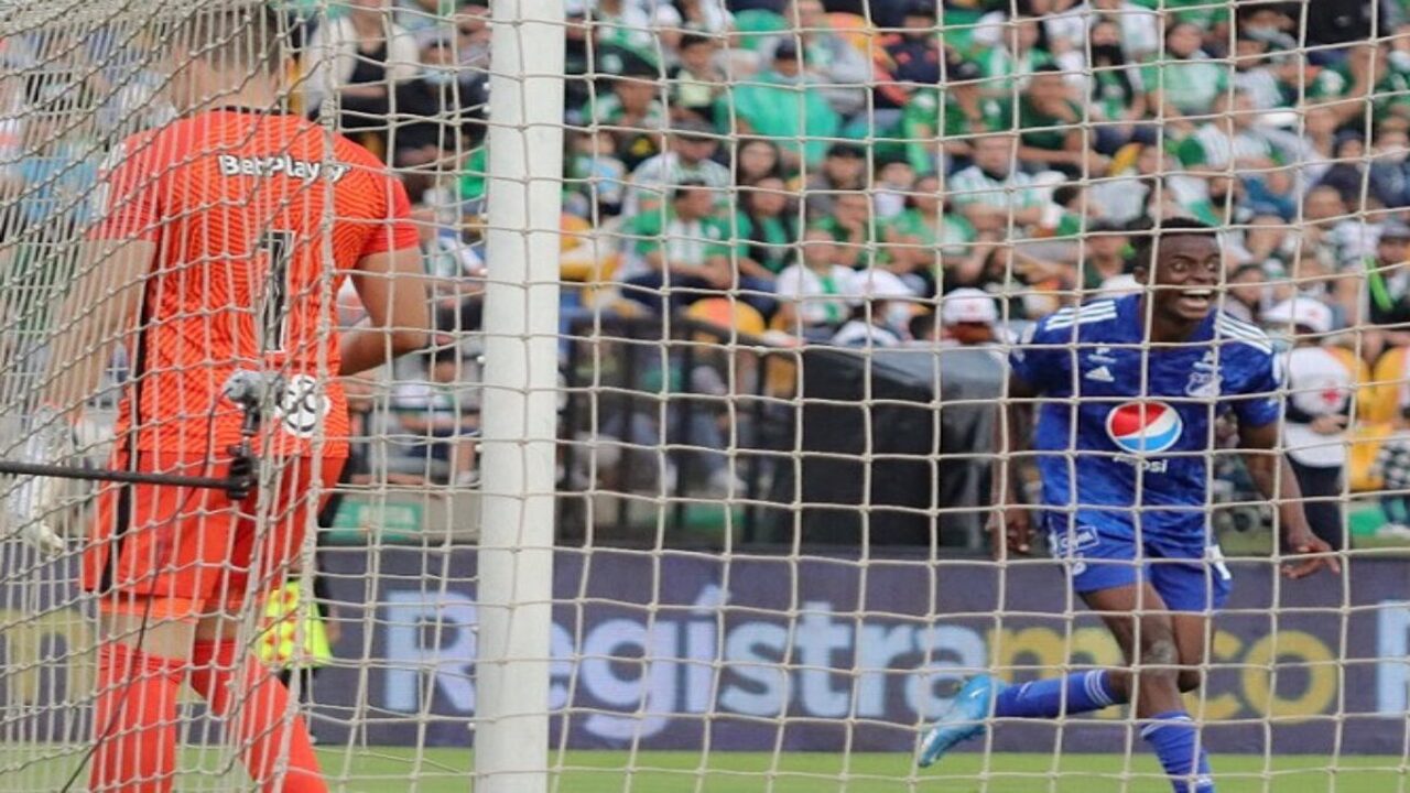 Aldair Quintana fue silbado en el Atanasio Girardot