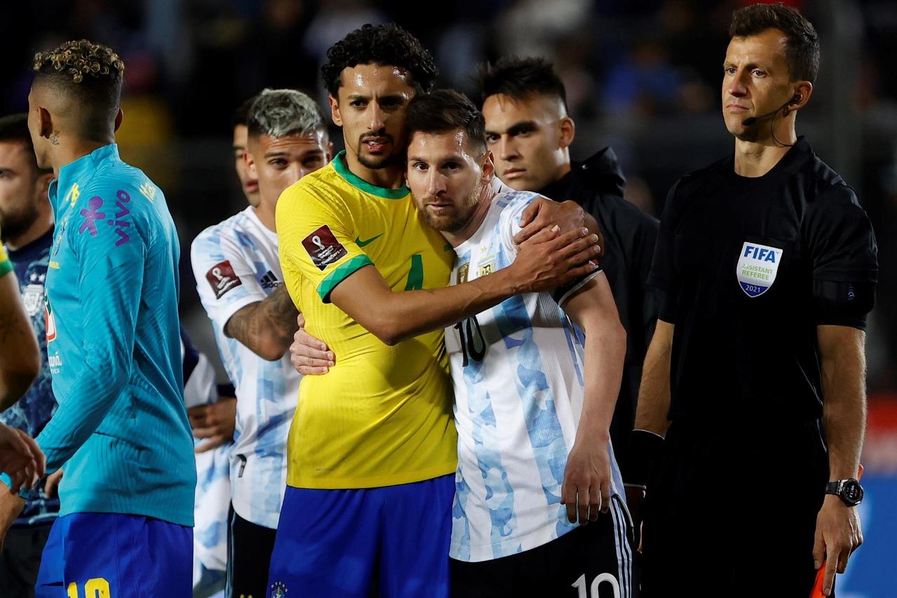 FOTOS: Argentina empata en casa y se clasifica gracias al triunfo de Ecuador 1 argentina brasil3