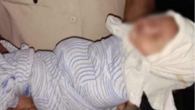 Tiraron un bebé a un desagüe Tiraron un bebé a un desagüe
