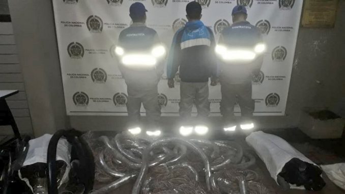 Los cogieron robando cable de $10 millones en la Comuna 13 Los cogieron robando cable de $10 millones en la Comuna 13
