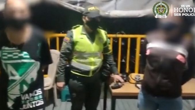 Capturados en la Medellín-Bogotá con armas y munición Capturados en la Medellín-Bogotá con armas y munición