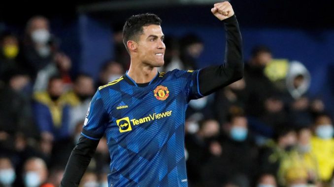 El delantero portugues del Manchester United Cristiano Ronaldo celebra su gol ante el Villarreal durante el partido de Liga de Campeones este martes en el estadio de la Cerámica.- EFE/ Biel Aliño Cristiano