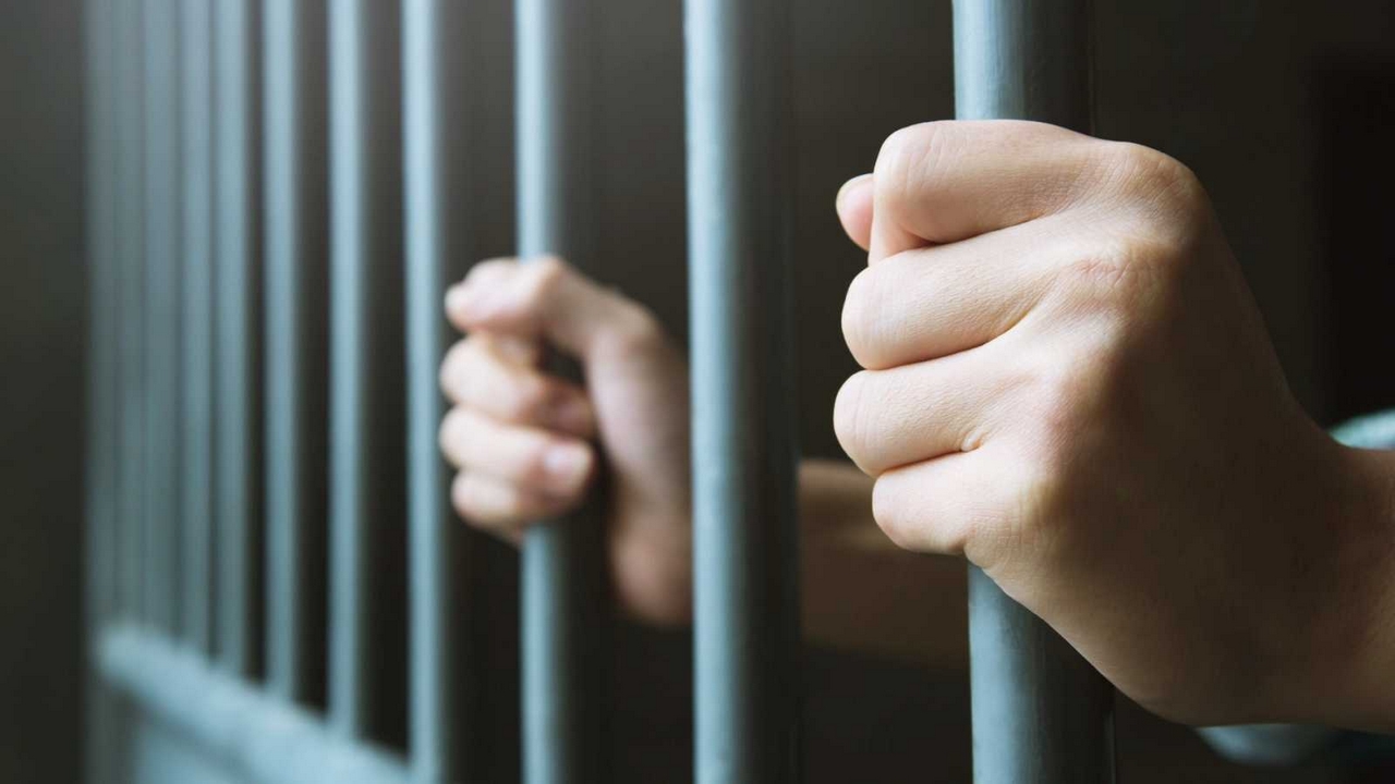 ¡Muy 'vivo'! Pedófilo se hizo pasar por una mujer para cumplir su condena en una cárcel femenina 1 hombre