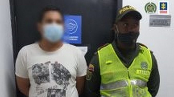 Hombre habría asesinado a otro delante de su hija de 5 añitos, era el ex de su pareja Hombre habría asesinado a otro delante de su hija de 5 añitos, era el ex de su pareja