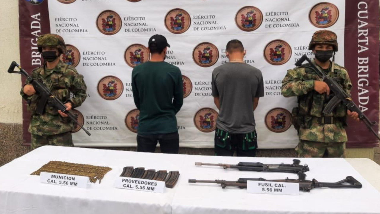 Estas 'bellezas' andaban armados hasta los dientes en la vía Medellín - Toledo