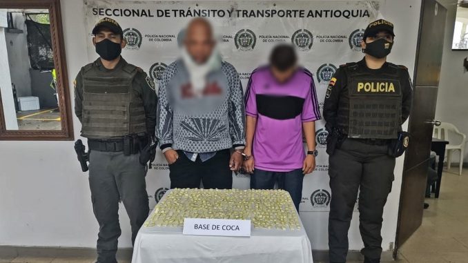 Capturados en La Pintada con varias dosis de base de coca Capturados en La Pintada con varias dosis de base de coca