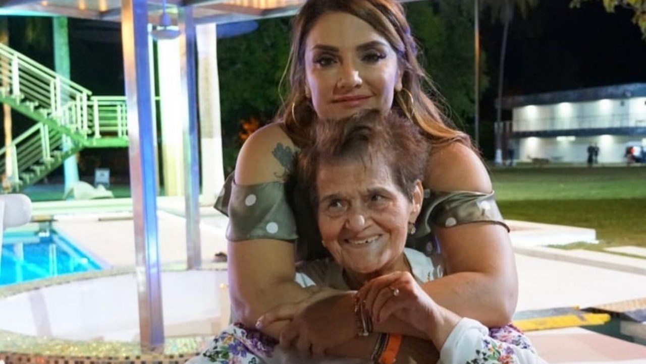 Con fotos de los mejores momentos, madre de James despide con emotivo mensaje a su mamá