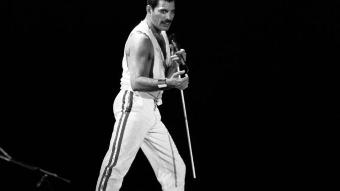 Foto de archivo del cantante británico Freddie Mercury, líder del grupo musical "Queen". EFE/Sergio Lainz. Freddie Mercury