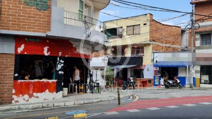 Apuñalaron a un hombre en un local de Boston Apuñalaron a un hombre en un local de Boston