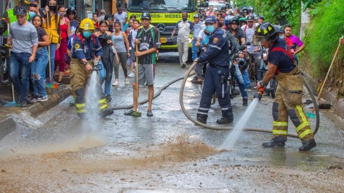 santo domingo aguacero medellin