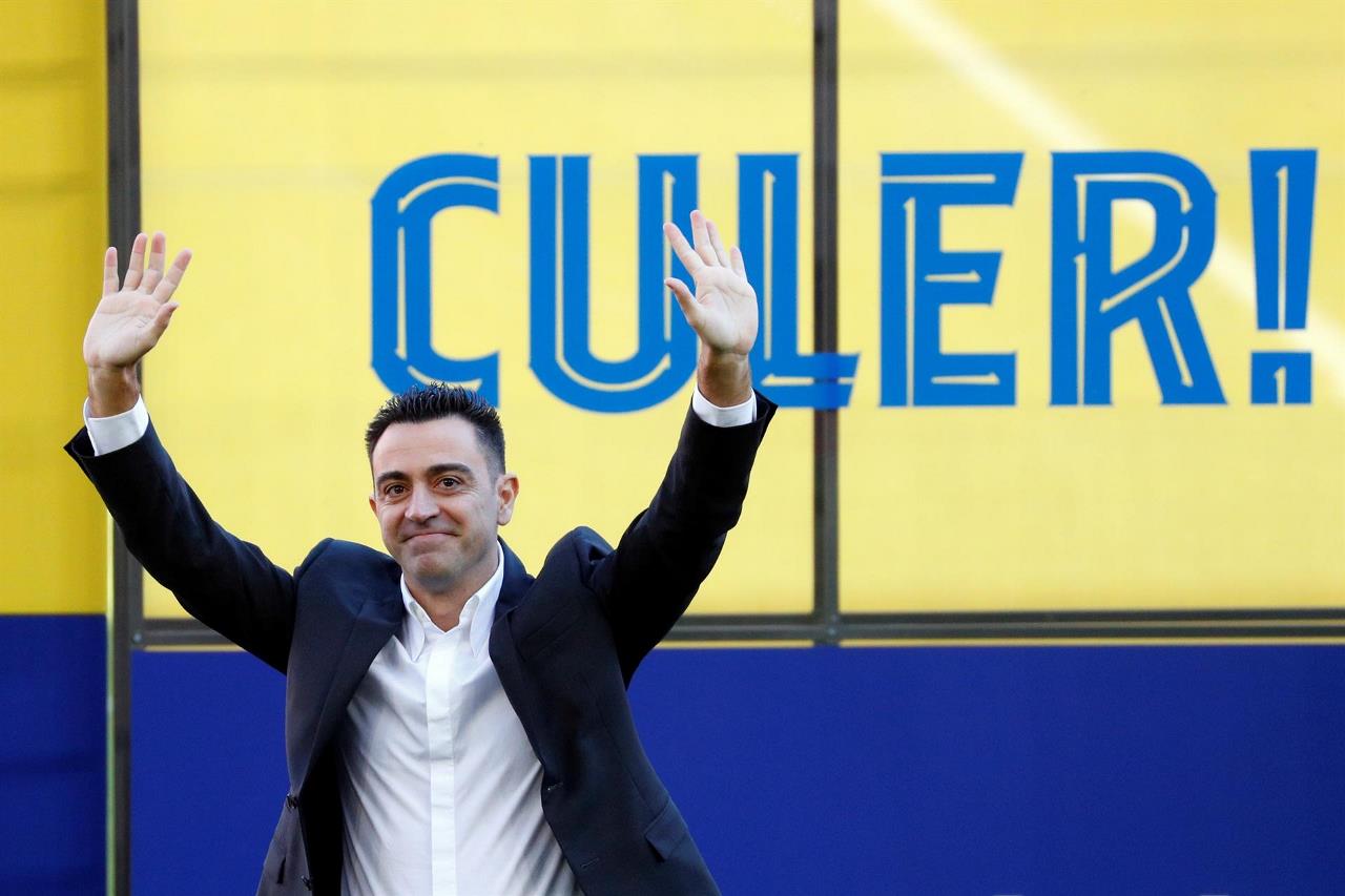 FOTOS. Presentan a Xavi en el Camp Nou: "El Barça no se puede permitir empatar ni perder" 1