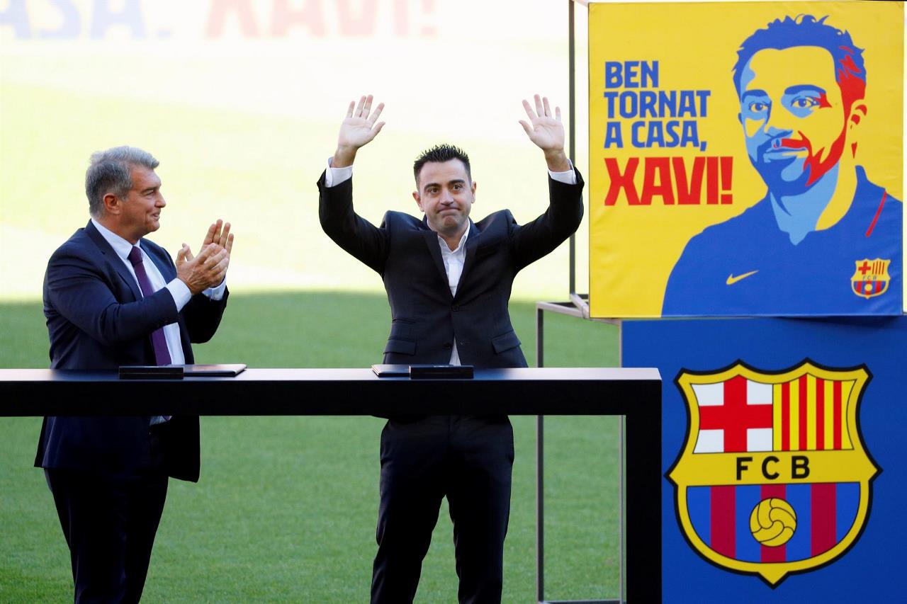 FOTOS. Presentan a Xavi en el Camp Nou: "El Barça no se puede permitir empatar ni perder" 2