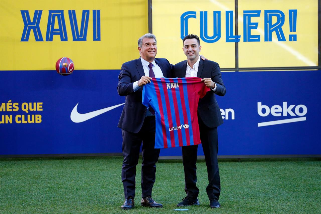 FOTOS. Presentan a Xavi en el Camp Nou: "El Barça no se puede permitir empatar ni perder" 3