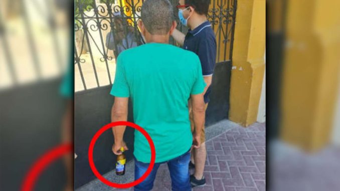 ¡Oiga a este! Vigilante de un cementerio se fue a tomar 'polita' y dejó a tres personas encerradas vigilante- cementerio