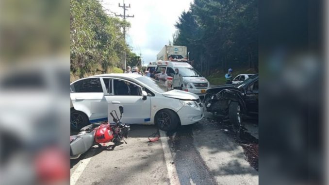 5 personas heridas en un múltiple accidente de tránsito en El Carmen de Viboral 5 personas heridas en un múltiple accidente de tránsito en El Carmen de Viboral