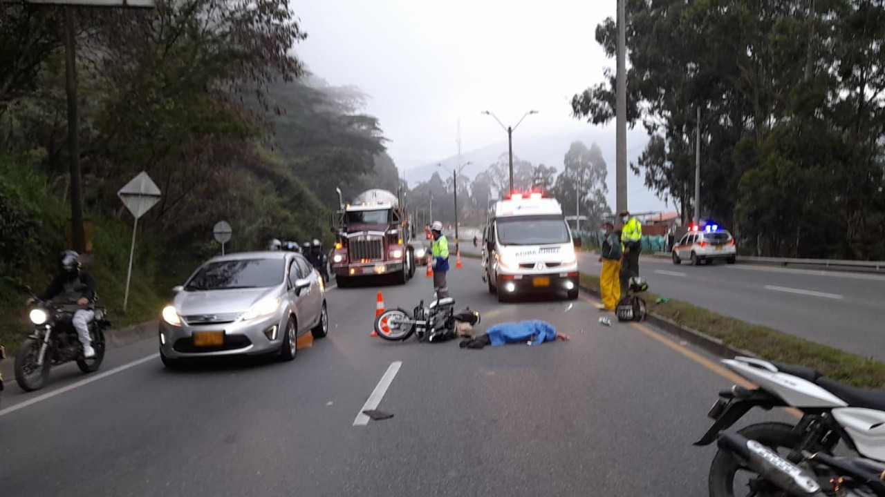 [Video] ¡Qué pesar! Mujer perdió la vida en un accidente de tránsito en Copacabana