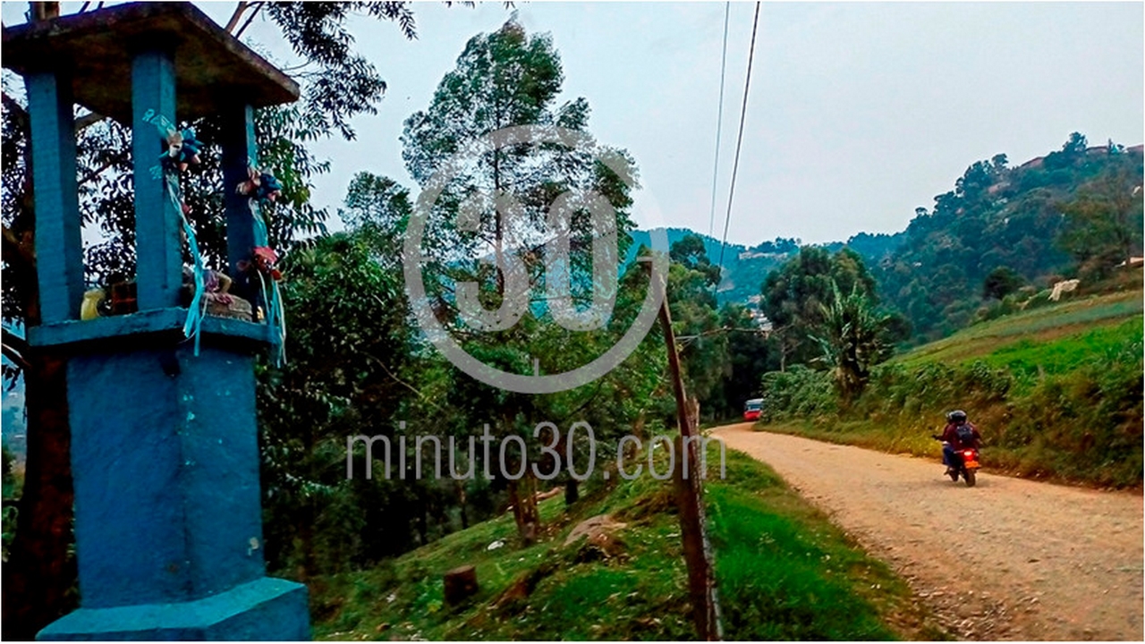 EN FOTOS: En plena carretera, así hallaron el cuerpo sin vida de un hombre en zona rural de Bello 4 Bello