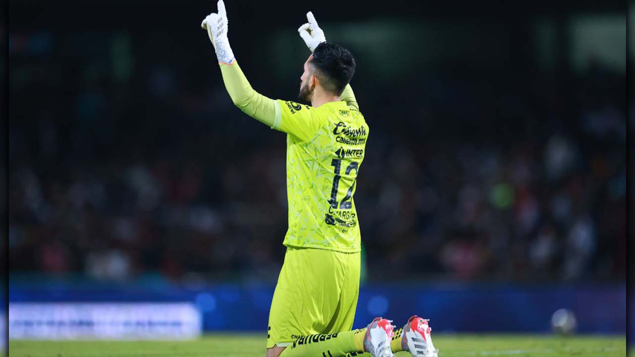Camilo Vargas fue nombrado el portero del mes en el fútbol mexicano