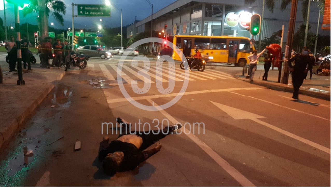 ¡Qué horror! A cuchillo mataron a un joven en pleno centro de Medellín 2 Candelaria