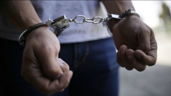 Le pedía a un médico de Medellín una moto y dinero a cambio de no revelar que era gay hombre-capturado
