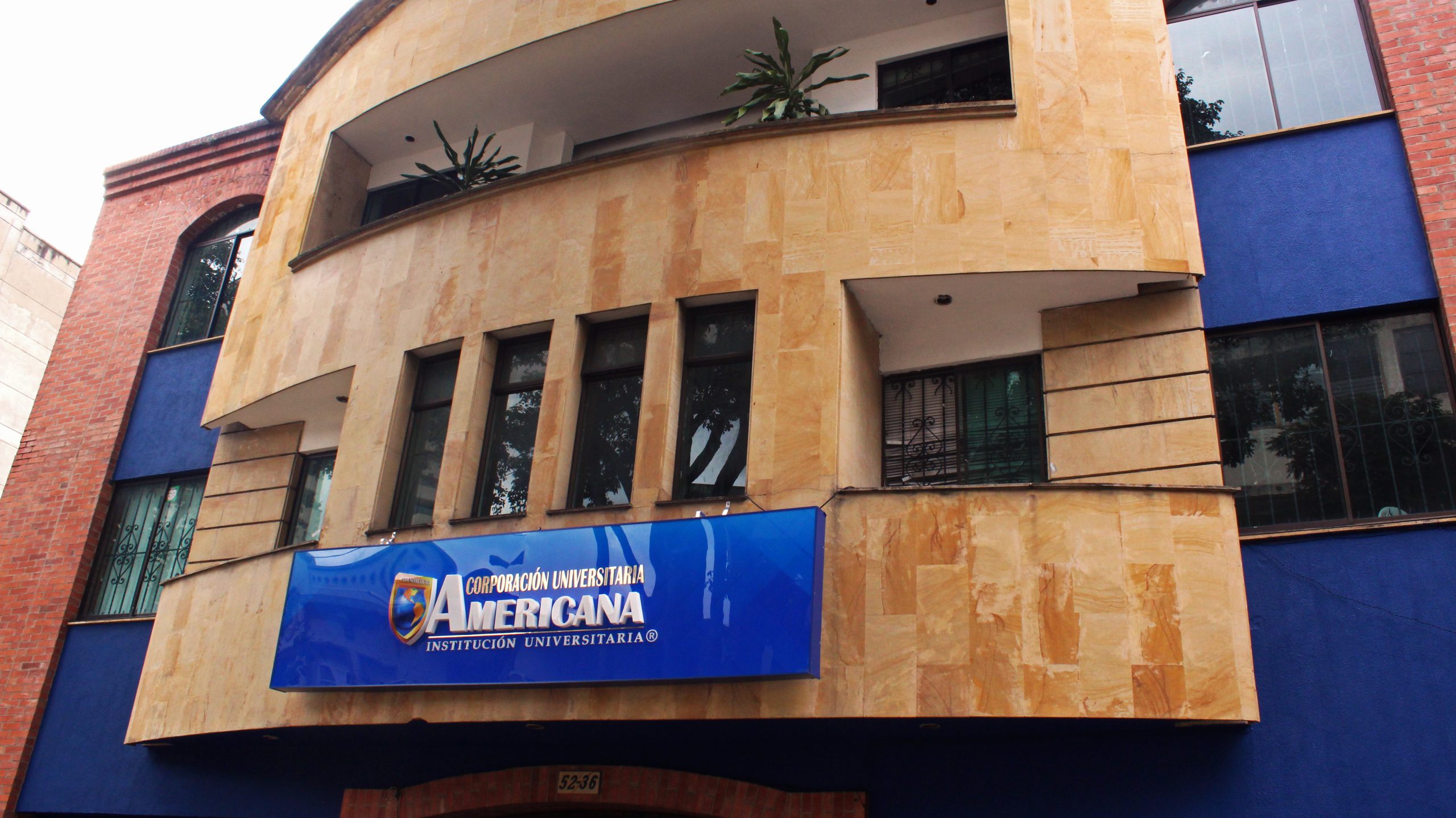 ¿Le interesa ser Administrador o Ingeniero? En Medellín puede estudiar en la Corporación Universitaria Americana 5 Centro de Investigacion universitaria scaled
