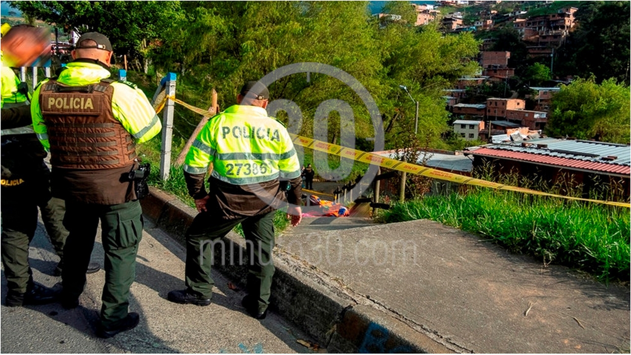 EN VIDEO Y FOTOS: Envuelto en cobijas y con varias heridas, hallaron un muerto en la vía a San Cristóbal 5 San Cristóbal