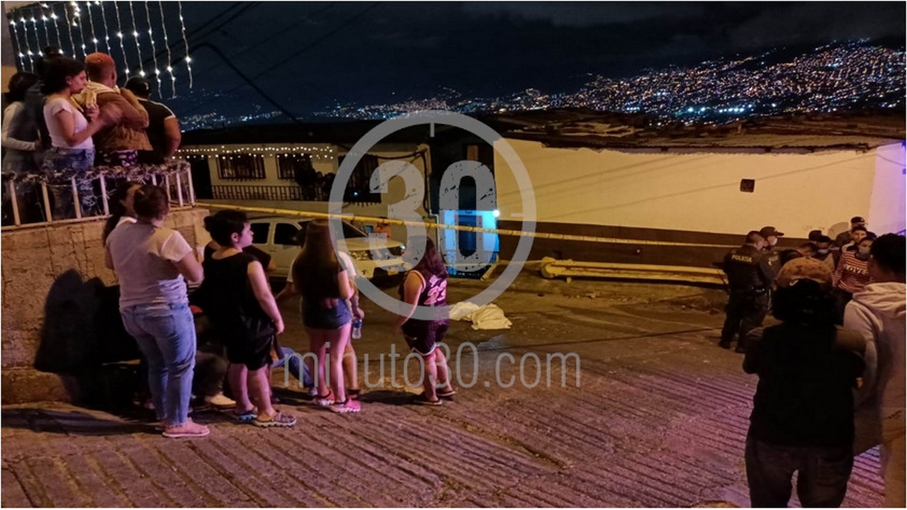EN FOTOS: Anoche mataron a tiros a un hombre en El Popular de Medellín 5 El Popular