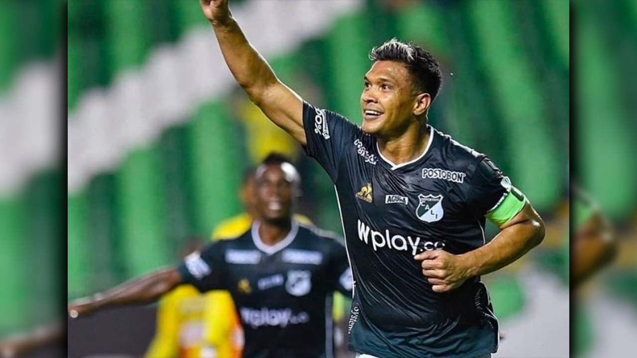 Fuad Char le tiró con toda a Teo Gutiérrez