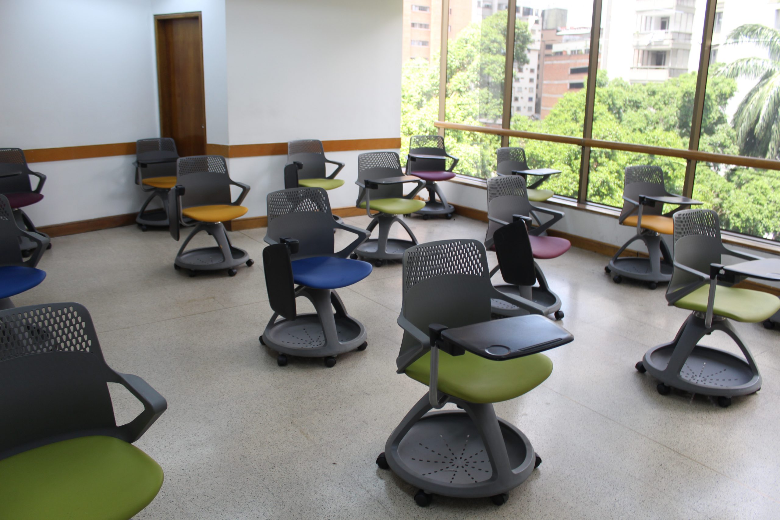 ¿Le interesa ser Administrador o Ingeniero? En Medellín puede estudiar en la Corporación Universitaria Americana 8 IMG 9994 scaled