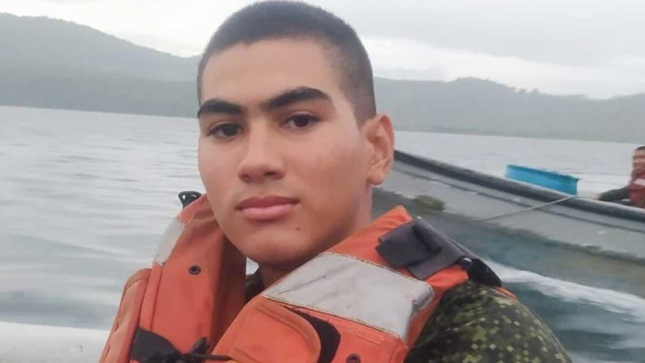 Buscan a Infante de Marina en el Chocó que habría sido arrastrado por una ola