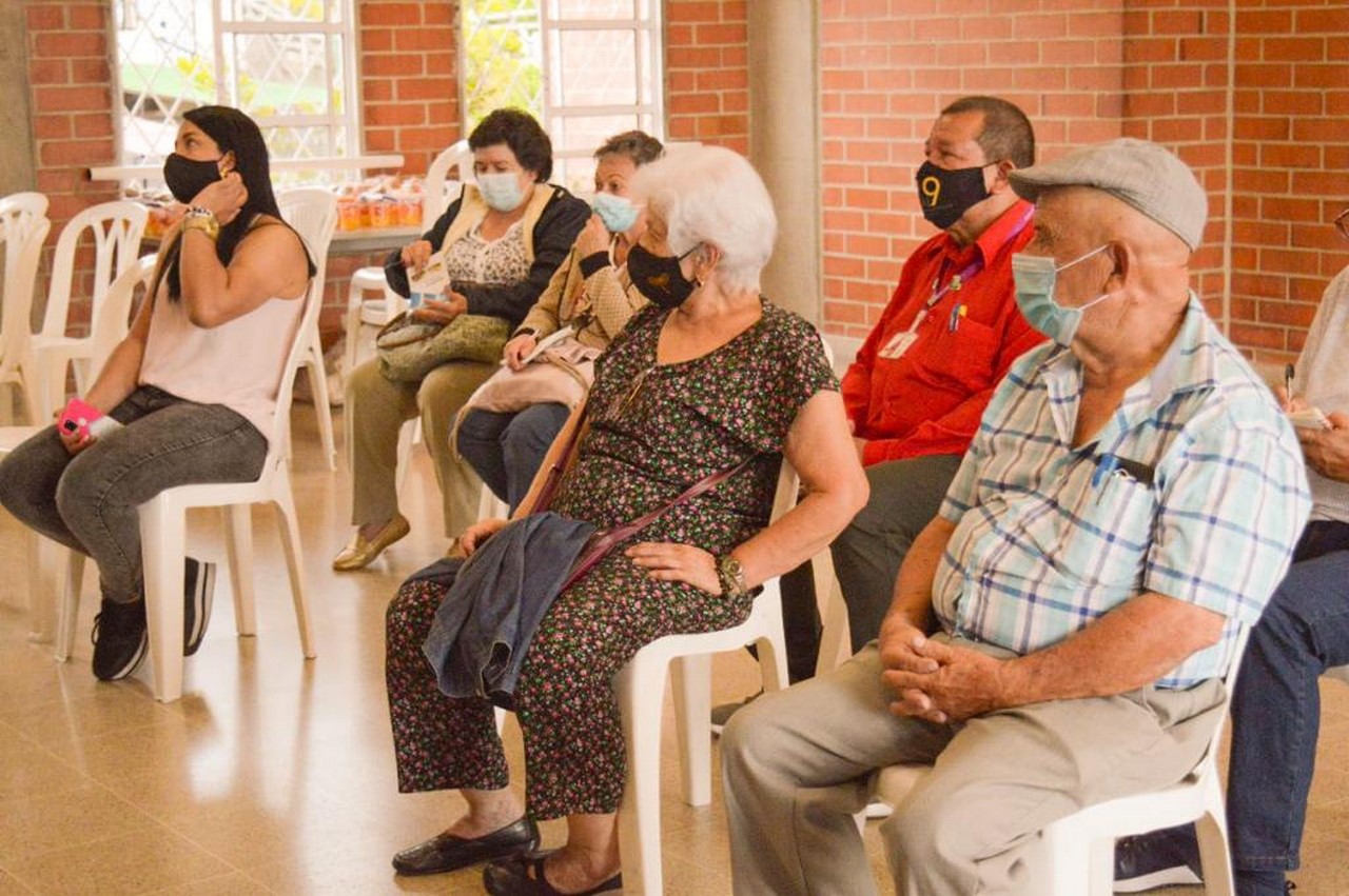 Mesa Gerontológica, encuentros que nutren de conocimiento a barristas y adultos mayores 3 Mesa Gerontologica 2021 medellin 2