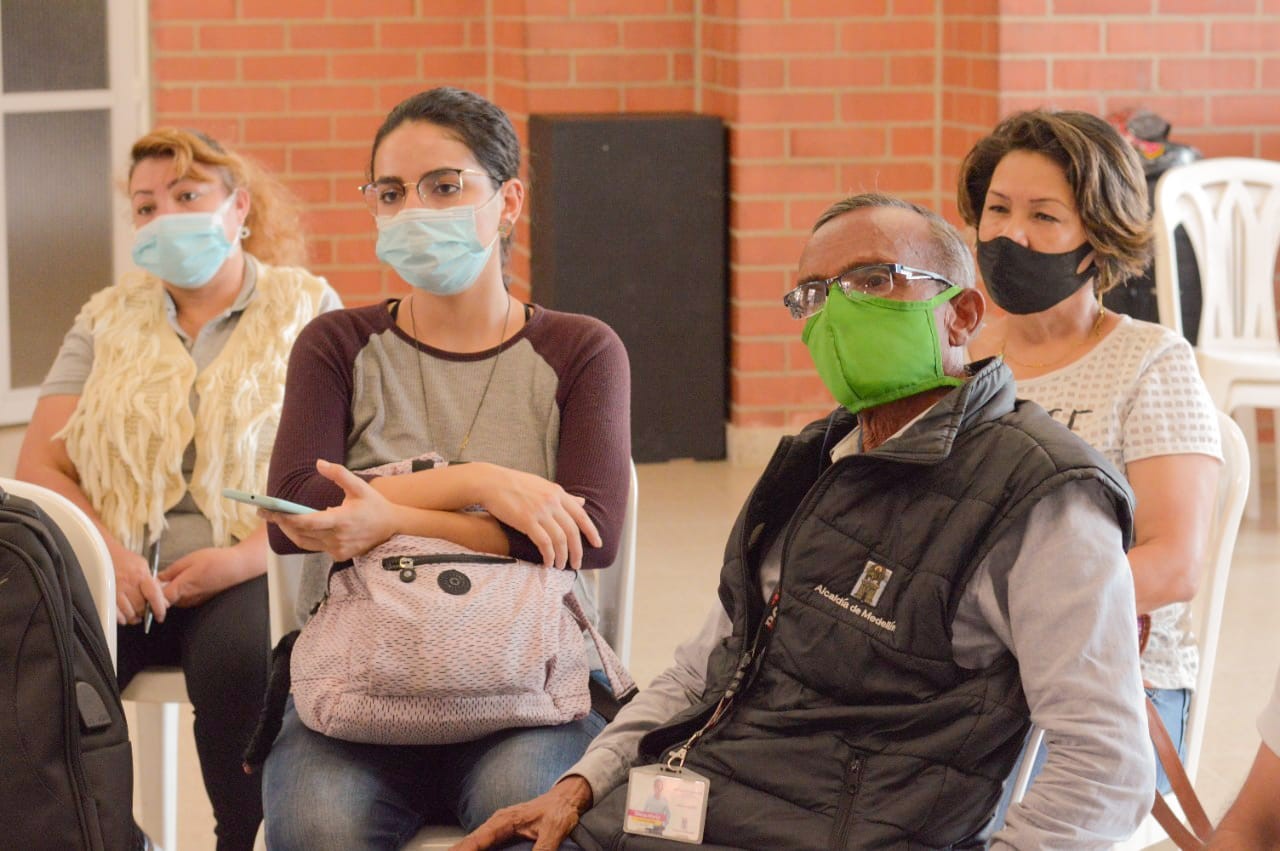 Mesa Gerontológica, encuentros que nutren de conocimiento a barristas y adultos mayores 5 Mesa Gerontologica 2021 medellin 4