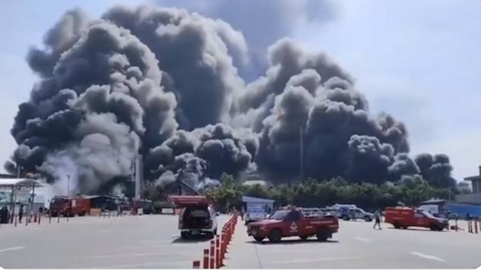 Mujer incendió jefe insoportable estrés Tailandia